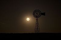Earth & Universe: solar eclipse