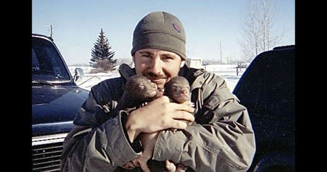 Biologist Casey Anderson, and his bear Butusov