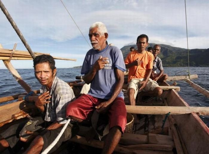 Whale hunting, Indonesia