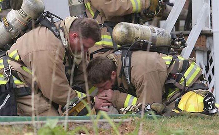 Firefighters resuscitate a dog by mouth-to-snout insufflation, Wasau, Wisconsin, United States