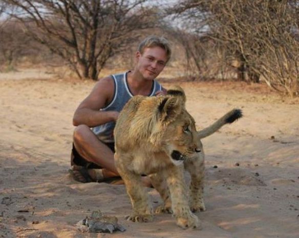 Living with lions by Nicolai Frederik Bonnén Rossen, Kalahari desert of Botswana