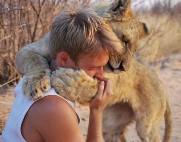 Living with lions by Nicolai Frederik Bonnén Rossen, Kalahari desert of Botswana