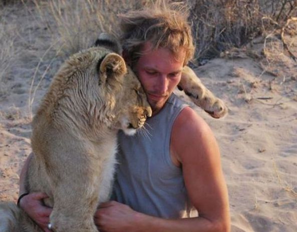 Living with lions by Nicolai Frederik Bonnén Rossen, Kalahari desert of Botswana