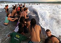 Fauna & Flora: Saving a whale, Cetacean stranding, Popoyo Beach, Tola municipality, Rivas Department, Nicaragua