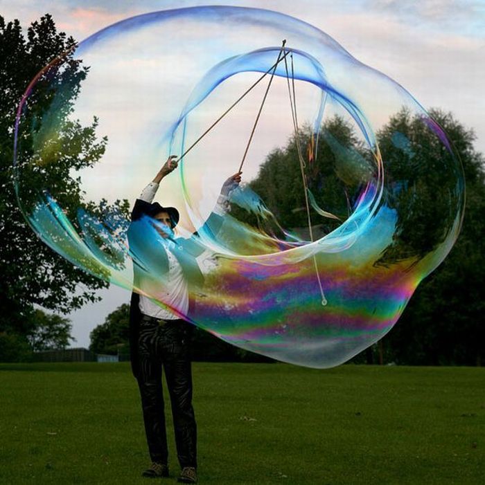 Giant soap bubbles by english man Sam Heath, 37 years