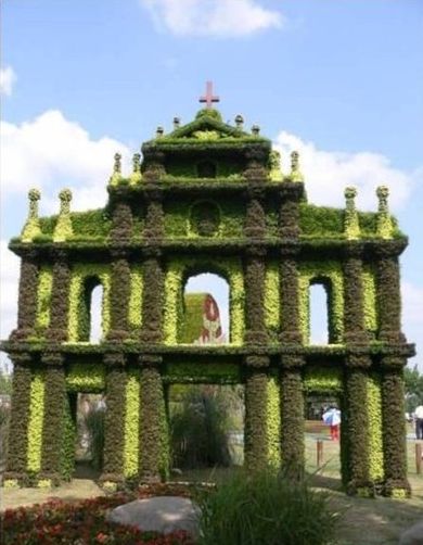 green statues