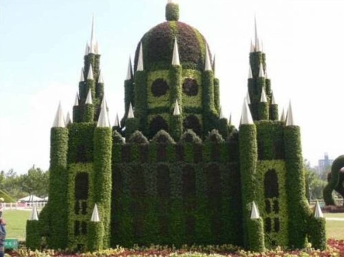 green statues