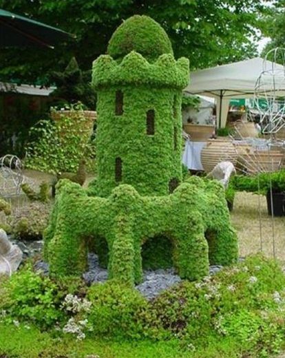 green statues