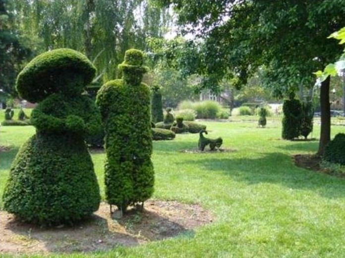 green statues
