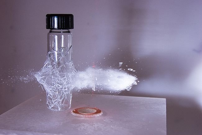 High-speed photography art with Nikon D40