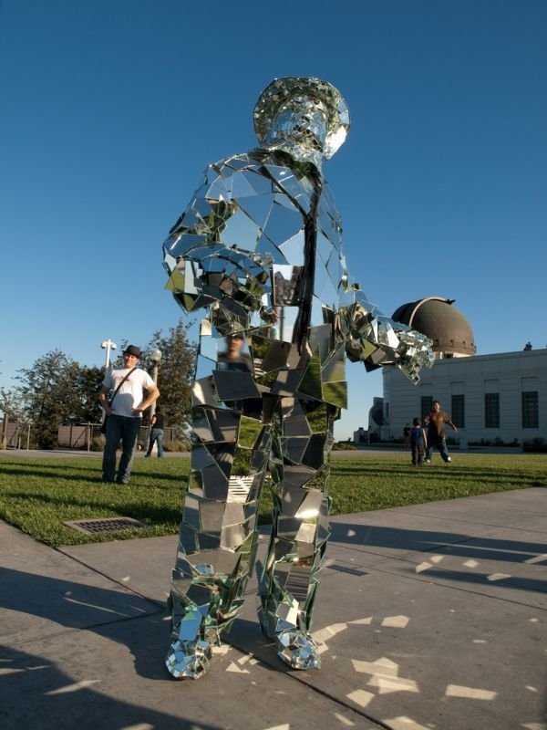 mirror man street performance