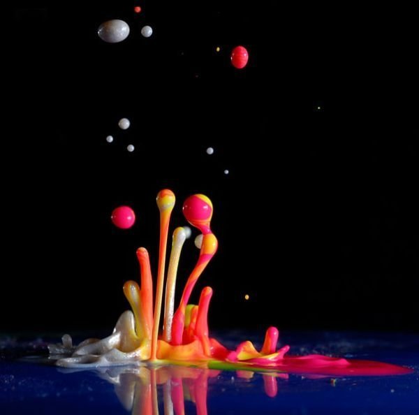 colorful high-speed water figures