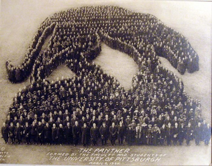 pictures formed by thousands of soldiers