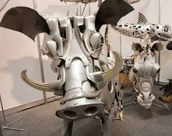 Hubcap sculpture creatures by Ptolemy Elrington