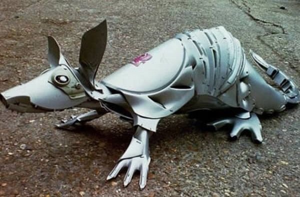 Hubcap sculpture creatures by Ptolemy Elrington