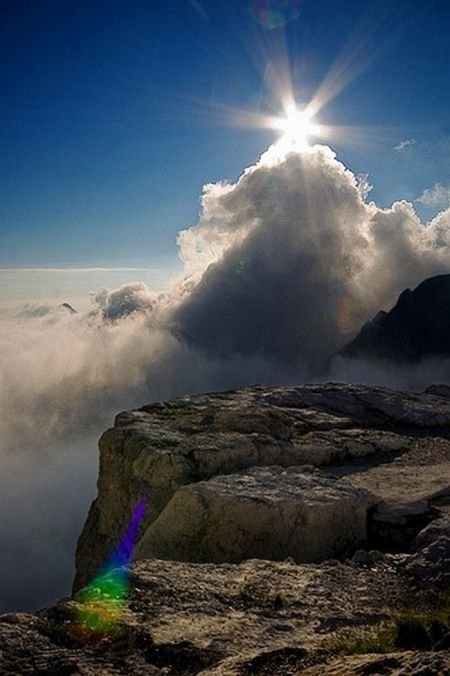 clouds formation creates a horse