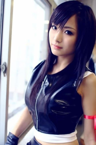 cosplay girl wearing tifa lockheart costume