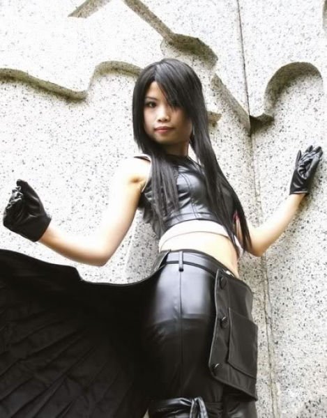 cosplay girl wearing tifa lockheart costume