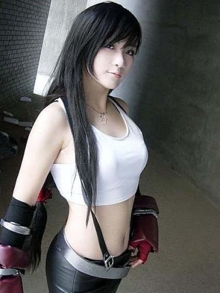 cosplay girl wearing tifa lockheart costume