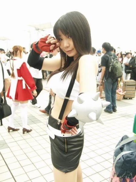 cosplay girl wearing tifa lockheart costume