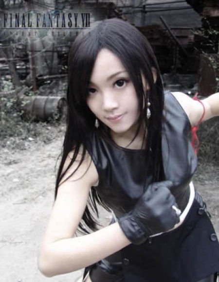 cosplay girl wearing tifa lockheart costume