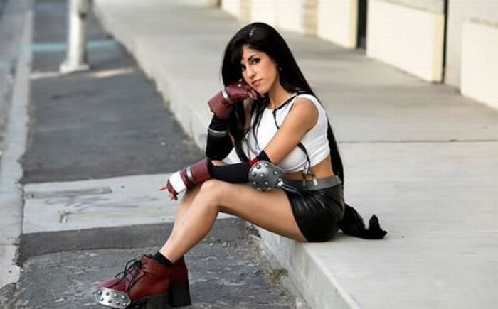 cosplay girl wearing tifa lockheart costume