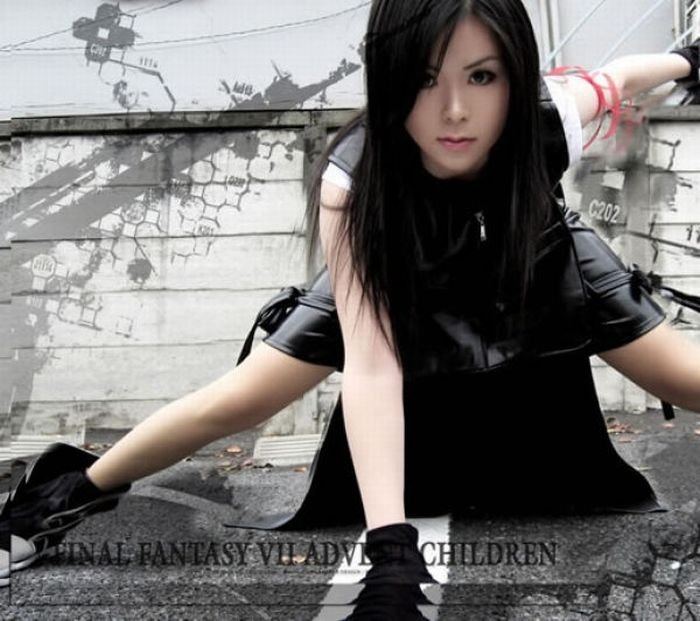 cosplay girl wearing tifa lockheart costume