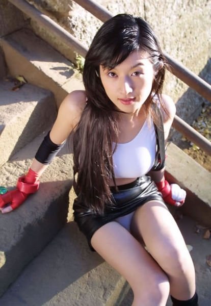 cosplay girl wearing tifa lockheart costume