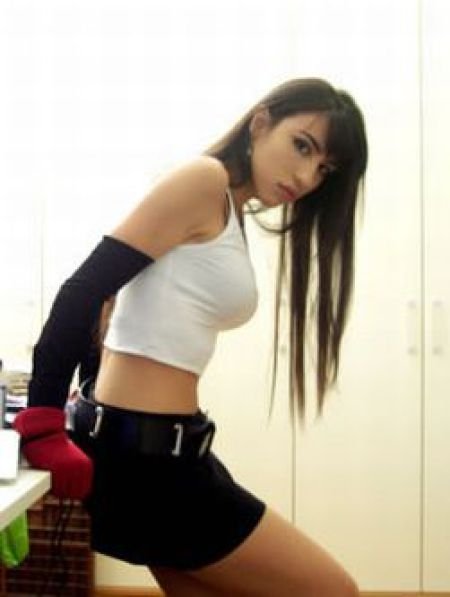 cosplay girl wearing tifa lockheart costume