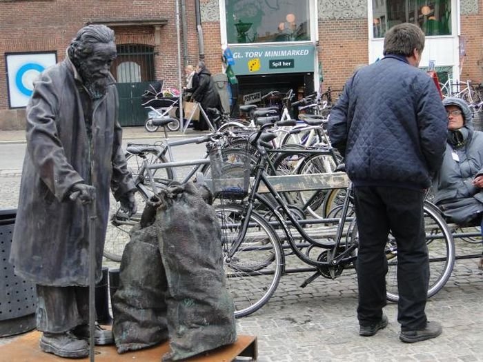 Sculptures of homeless people by Jens Galschiøt