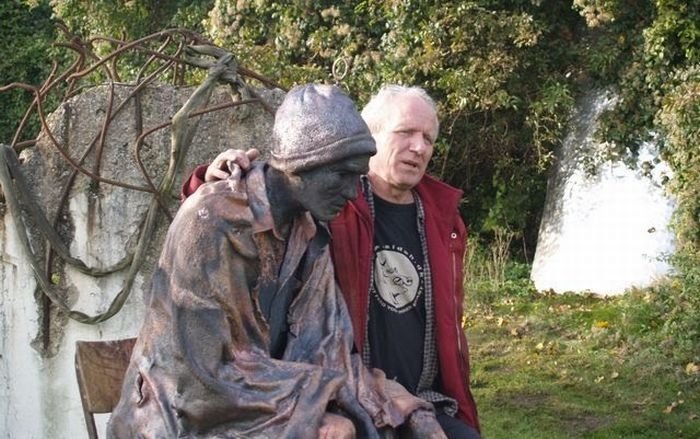 Sculptures of homeless people by Jens Galschiøt