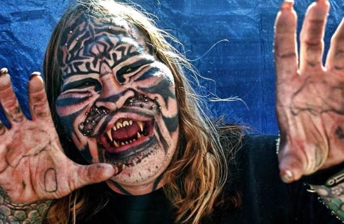 facial tattoo