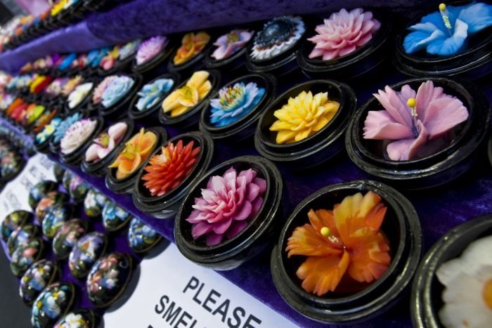 soap carving flowers