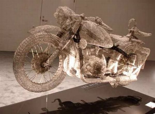 Chicken wire sculptures by Shi Jindian