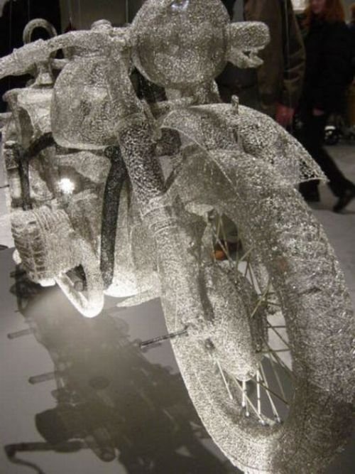 Chicken wire sculptures by Shi Jindian