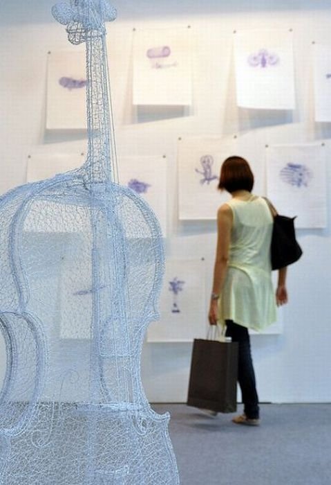 Chicken wire sculptures by Shi Jindian