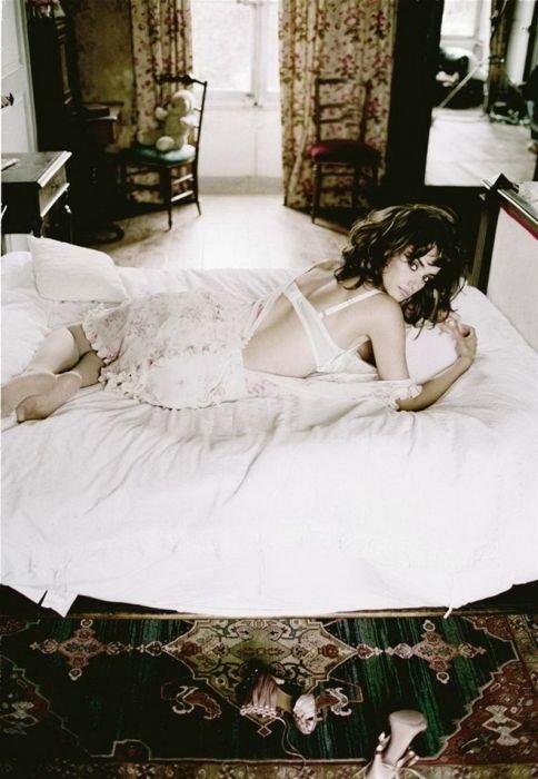 Glamour photography of celebrities by Ellen Von Unwerth