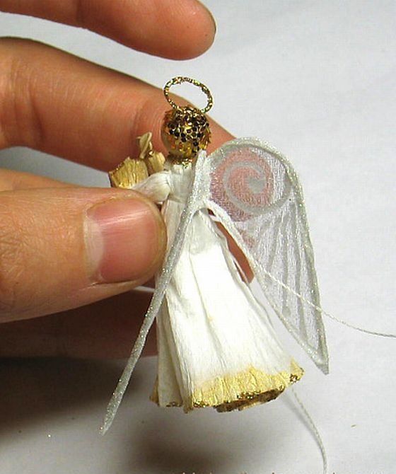 making an angel in the glass bead