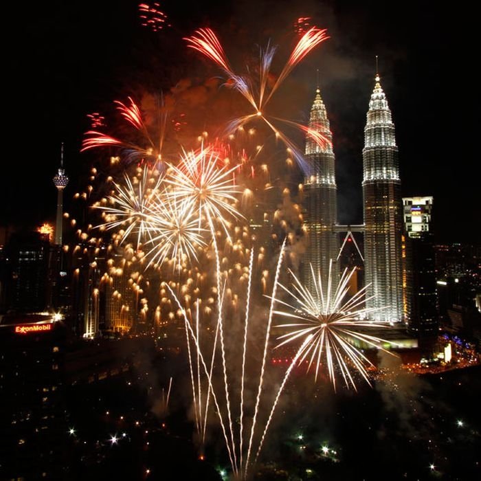 new year 2011 fireworks around the world