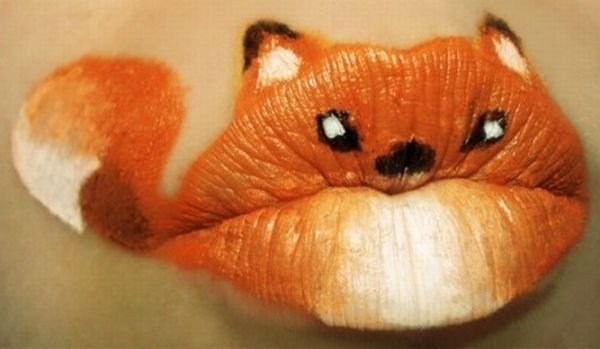 lips body art painting