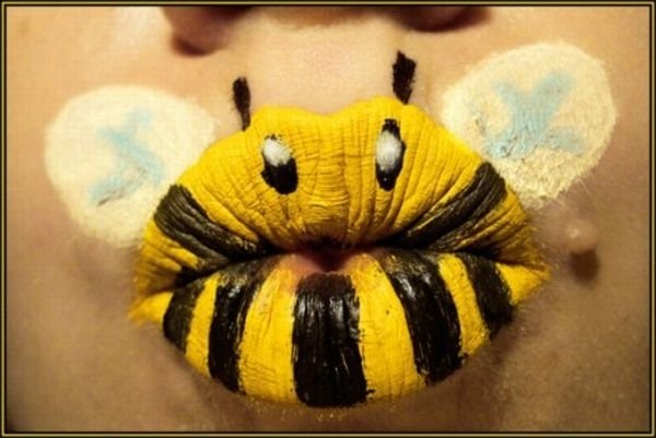 lips body art painting