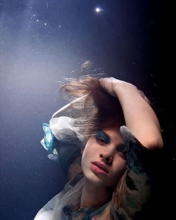 underwater girl portrait