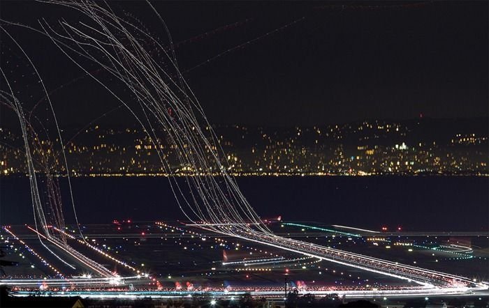 airplane long exposure photo