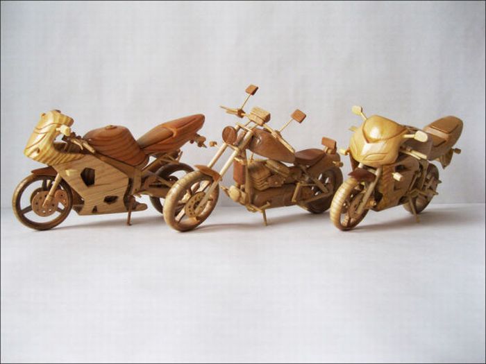 Miniature wooden motorcycles by Vyacheslav Voronovich