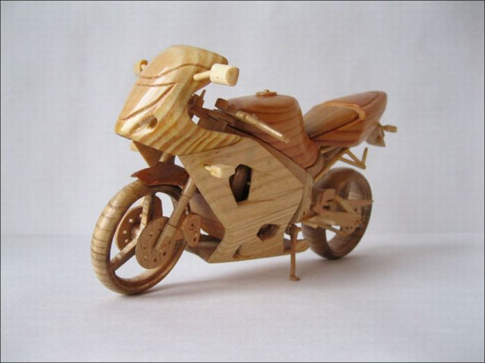 Miniature wooden motorcycles by Vyacheslav Voronovich