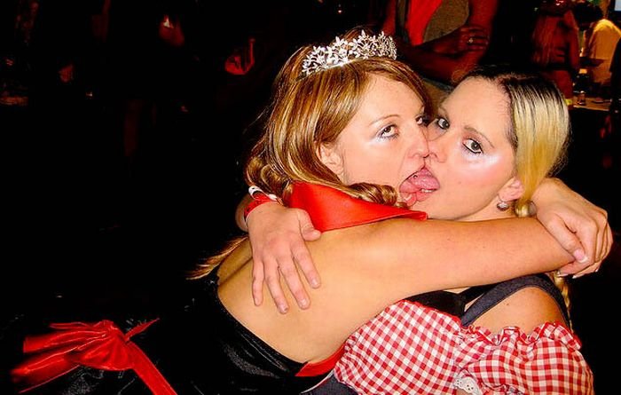 halloween girls kissing