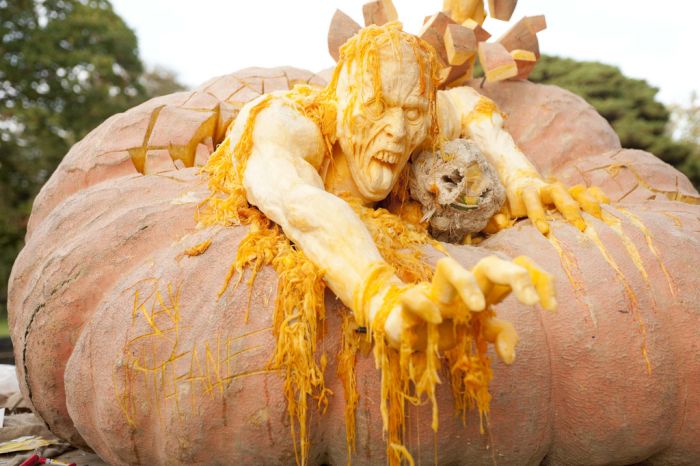 World's largest pumpkin carving by Ray Anthony Villafane