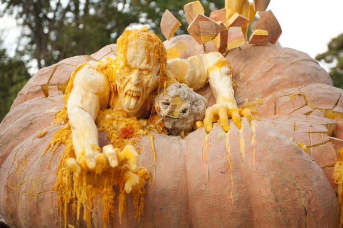 World's largest pumpkin carving by Ray Anthony Villafane