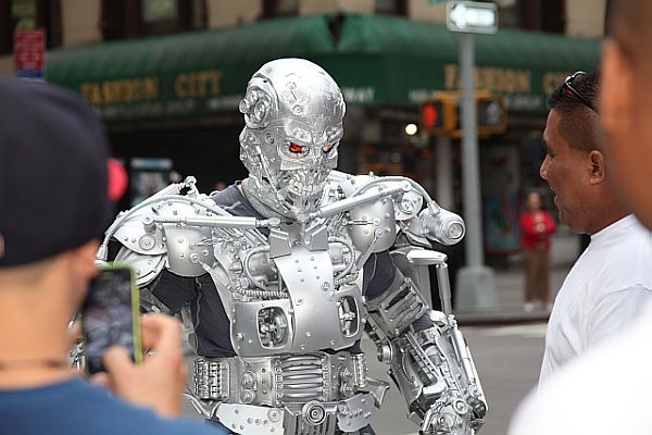 Brooklyn robot works performance by Peter Kokis.