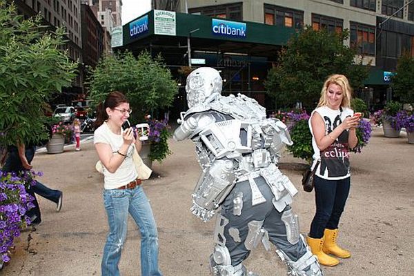 Brooklyn robot works performance by Peter Kokis.